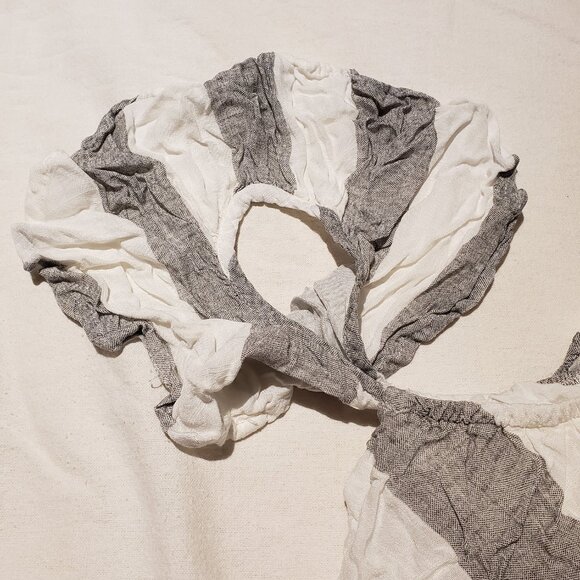 White & Gray Striped Off Shoulder Crop Top [Lulu’s] [Size M] - Picture 4 of 5